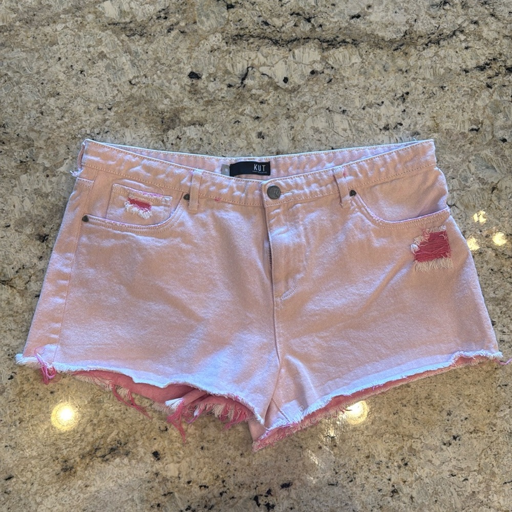 Kut from the Kloth Jane light pink shorts women’s 16 distressed